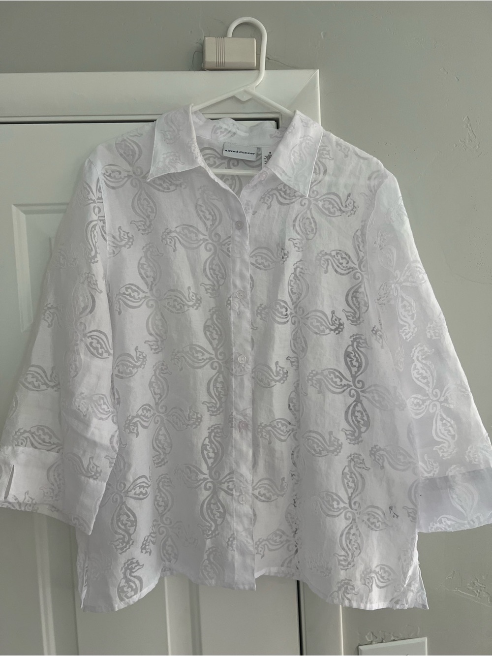 Alfred Dunner White Paisley Jacquard Button-Front Blouse